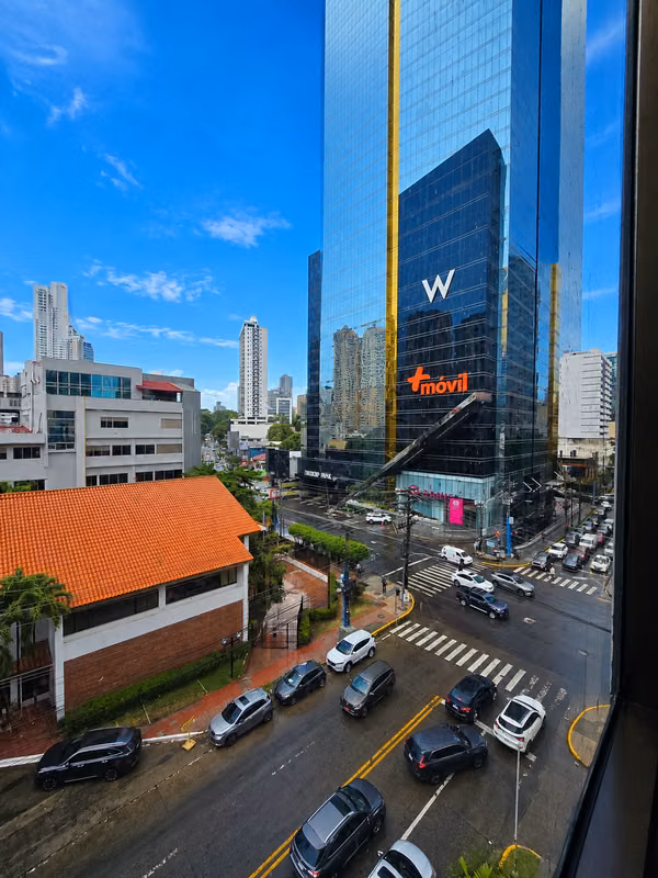 SE ALQUILAN OFICINAS EN CALLE 50, PAN AMERICAN LIFE PLAZA