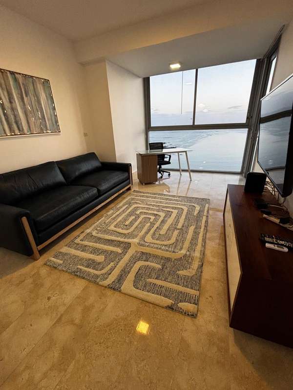 For rent 2 rooms furnished in Avenida Balboa 