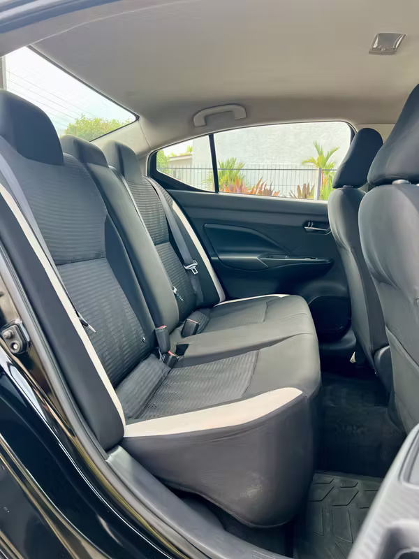Nissan versa 2021
