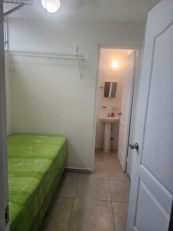 RENTAL FOR GENTLEMAN AVENUE BALBOA - SMALL ROOM