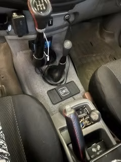 TOYOTA HILUX 2010 – POCO KILOMETRAJE – FULL MODIFICADA – ÚNICA
