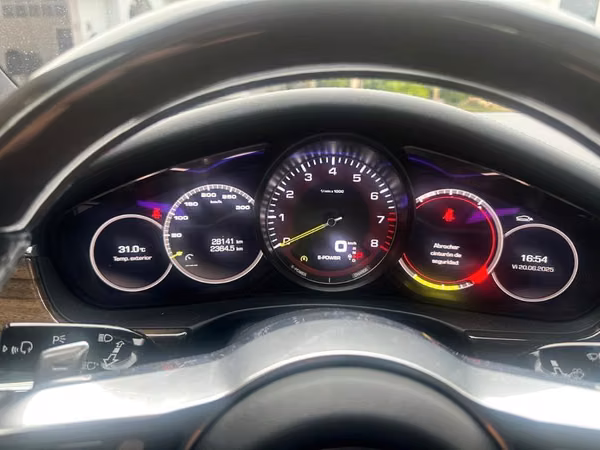 Porsche : Panamera 4E Hybrid Año: 2018