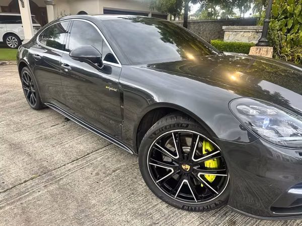 Porsche : Panamera 4E Hybrid Año: 2018