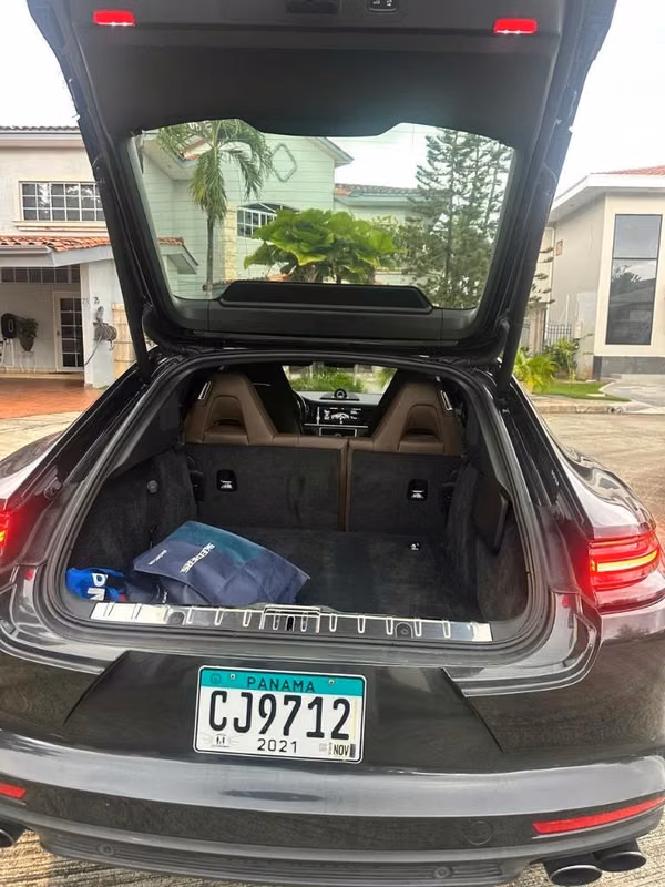 Porsche : Panamera 4E Hybrid Año: 2018