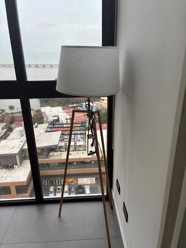 Vendo Lámpara de Pie (negociable)