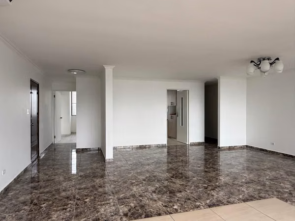 APARTMENT FOR RENT IN MARBELLA, 3 BEDROOMS, 212M2, AIR CONDITIONING ONLY.