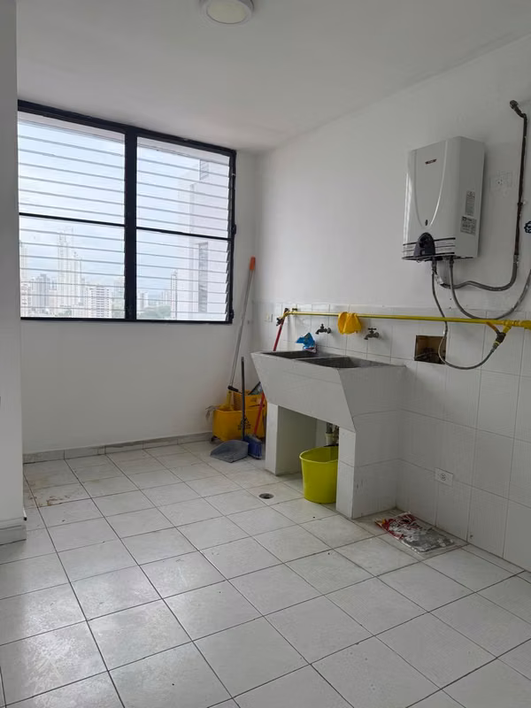 APARTMENT FOR RENT IN MARBELLA, 3 BEDROOMS, 212M2, AIR CONDITIONING ONLY.