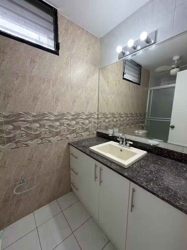 APARTMENT FOR RENT IN MARBELLA, 3 BEDROOMS, 212M2, AIR CONDITIONING ONLY.