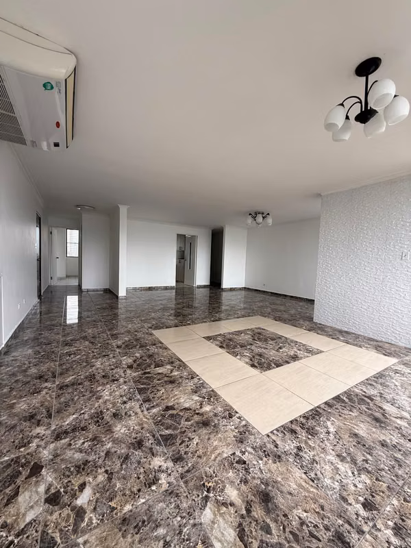 APARTMENT FOR RENT IN MARBELLA, 3 BEDROOMS, 212M2, AIR CONDITIONING ONLY.