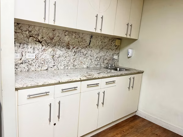 OFFICE FOR RENT ON 50TH STREET