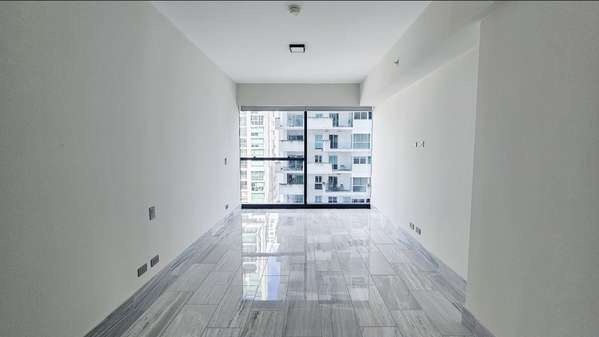 APARTMENT 1 BLOCK FROM THE COASTAL TAPE