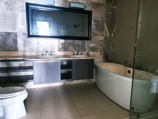 APARTMENT FOR SALE AVENIDA BALBOA OCEANFRONT PANAMA CITY