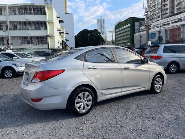 HYUNDAI ACCENT 2018 AUTOMATICO
