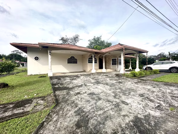 SPACIOUS HOUSE FOR RENT IN EXCELLENT RESIDENTIAL AREA IN DAVID