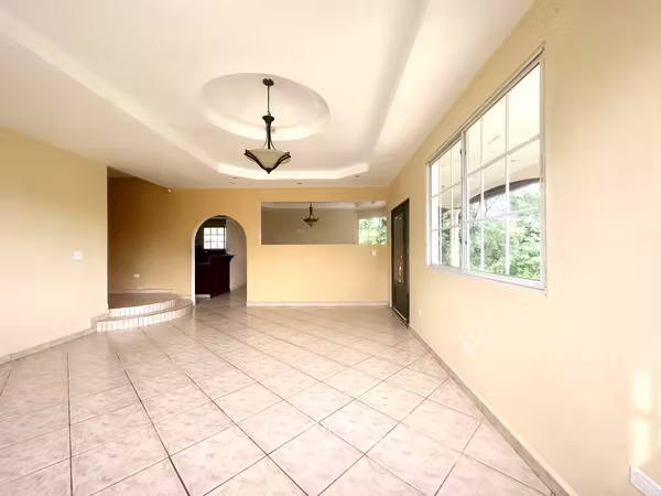 SPACIOUS HOUSE FOR RENT IN EXCELLENT RESIDENTIAL AREA IN DAVID