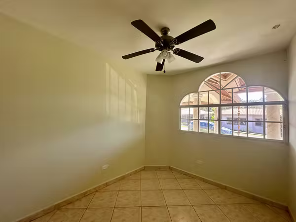 SPACIOUS HOUSE FOR RENT IN EXCELLENT RESIDENTIAL AREA IN DAVID