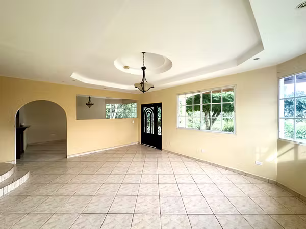 SPACIOUS HOUSE FOR RENT IN EXCELLENT RESIDENTIAL AREA IN DAVID