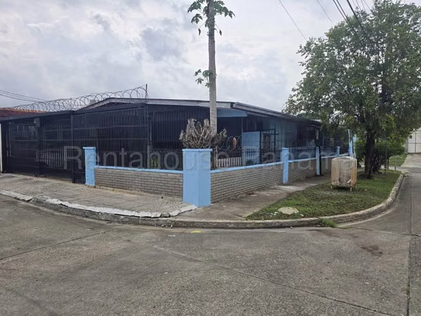 House for Sale in Parque Lefevre JG