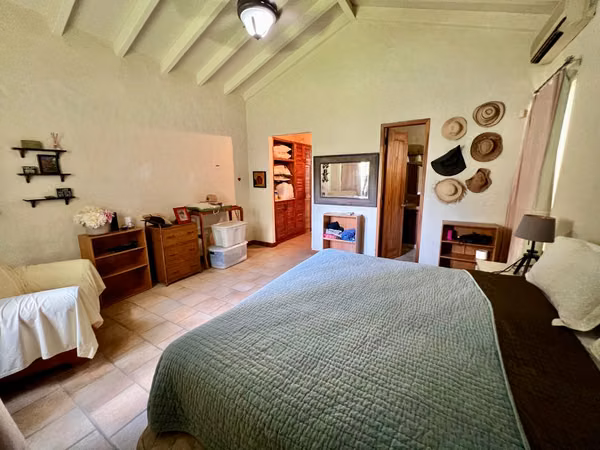 BOAT TIP HOUSE FOR SALE