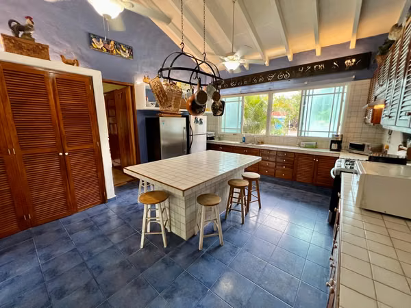 BOAT TIP HOUSE FOR SALE