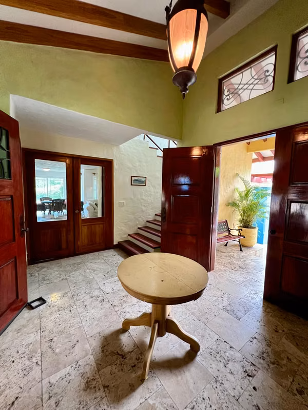BOAT TIP HOUSE FOR SALE