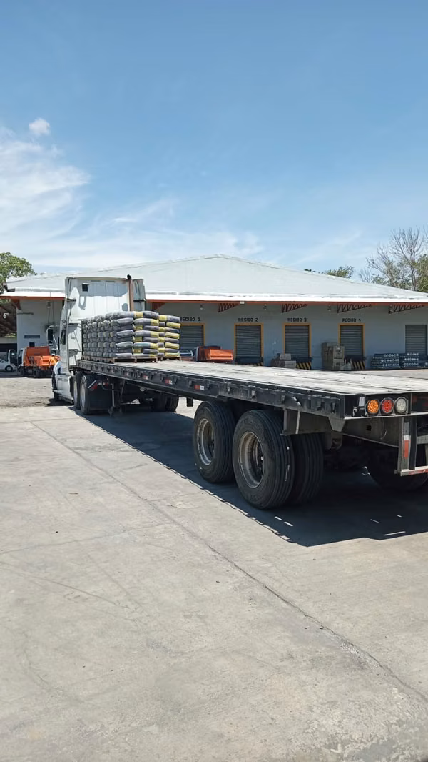 SE VENDE CABEZAL INTERNATIONAL PROSTAR Y REMOLQUE (MESA)