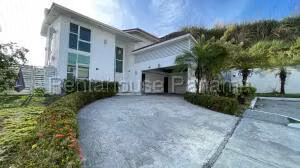 Sale of House with 652m2 in Altos de Panama PH Horizons II 26-7209SR