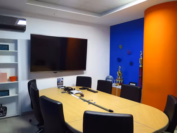 LUXURY OFFICE IN THE BEST AREA OF PANAMA WITH INTERNAL VIEW