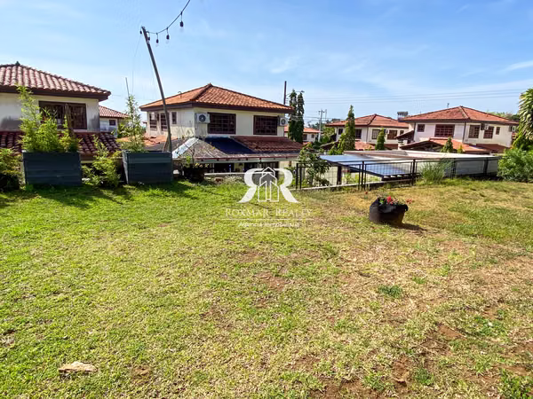 House for sale in Las Sumbres Mirador del Lago