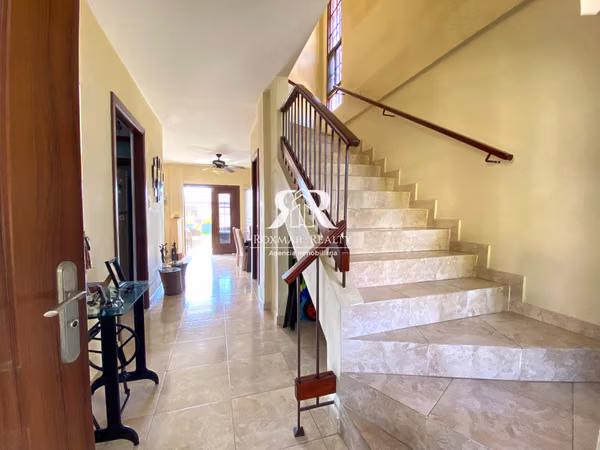 House for sale in Las Sumbres Mirador del Lago