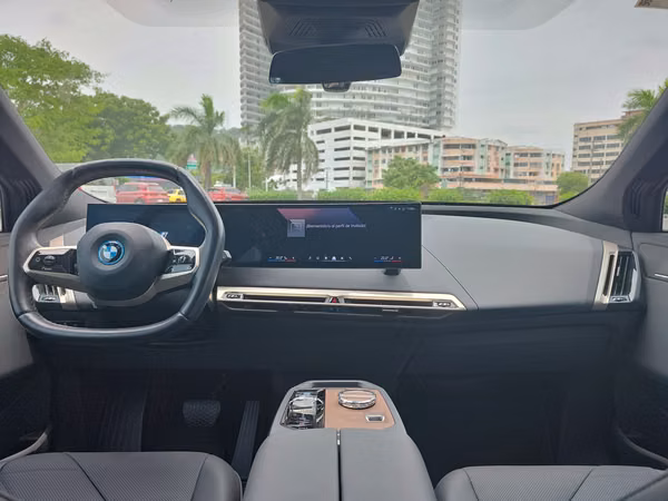 BMW iX