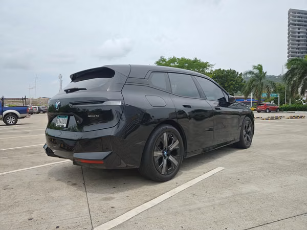 BMW iX