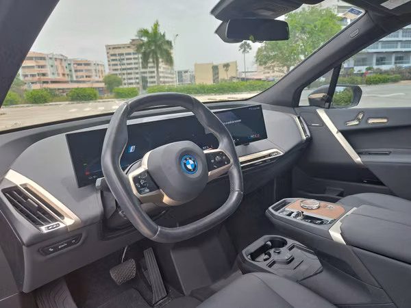 BMW iX