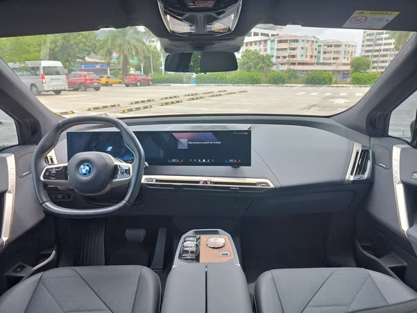 BMW iX