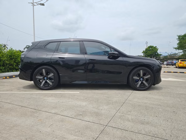 BMW iX