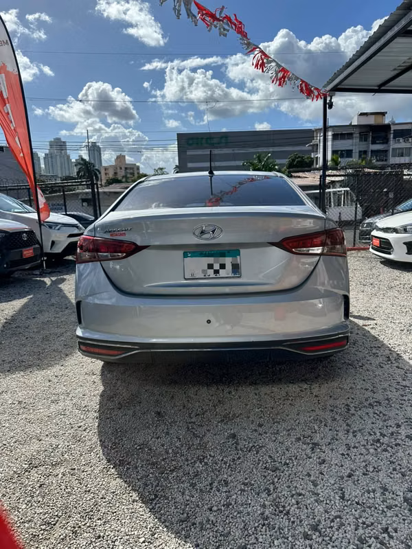 HYUNDAI ACCENT / AL CONTADO O FINANCIADO