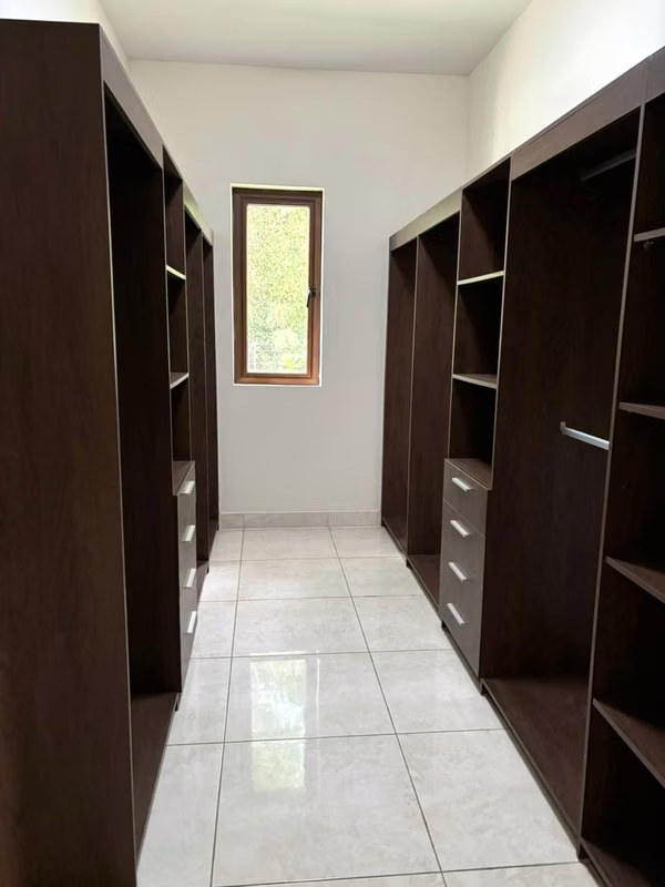 FOR SALE STUNNIG SINGLE FAMILY HOUSE IN CLAYTON