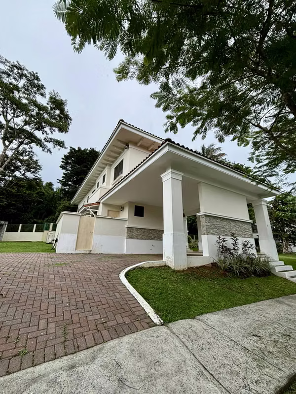 FOR SALE STUNNIG SINGLE FAMILY HOUSE IN CLAYTON