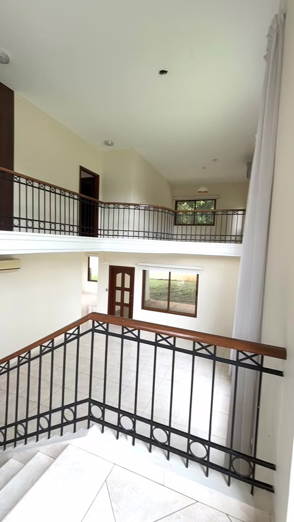 FOR SALE STUNNIG SINGLE FAMILY HOUSE IN CLAYTON