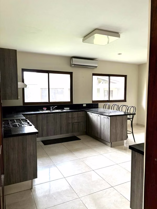 FOR SALE STUNNIG SINGLE FAMILY HOUSE IN CLAYTON