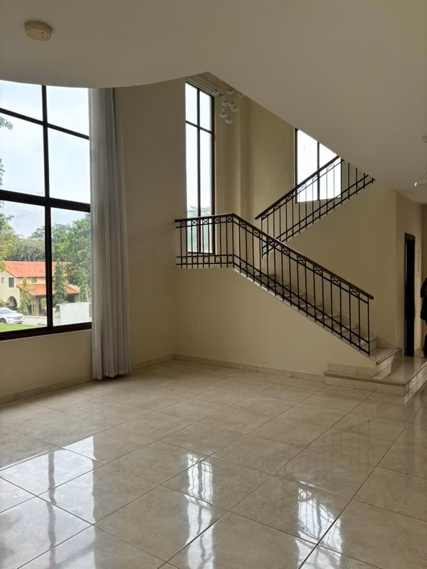 FOR SALE STUNNIG SINGLE FAMILY HOUSE IN CLAYTON