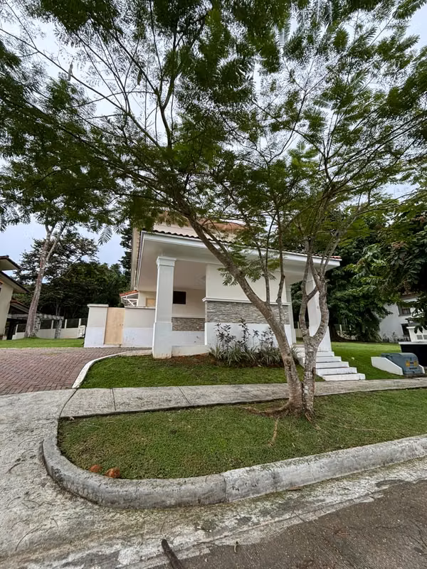 FOR SALE STUNNIG SINGLE FAMILY HOUSE IN CLAYTON