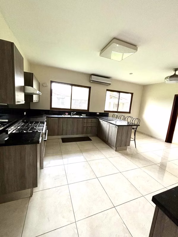 FOR SALE STUNNIG SINGLE FAMILY HOUSE IN CLAYTON