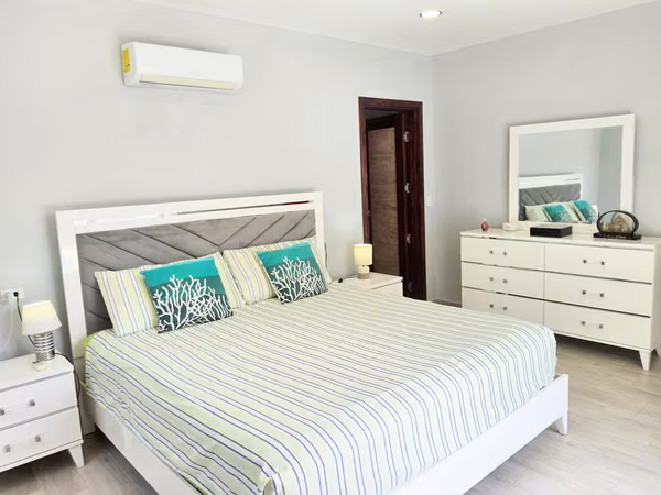New Turnkey Villa Luxury Finishes &amp; Direct Access to Coronado Golf Course