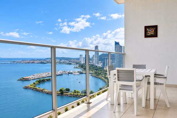 PH WATERS ON THE BAY - EXCLUSIVE APARTMENT FOR RENT
