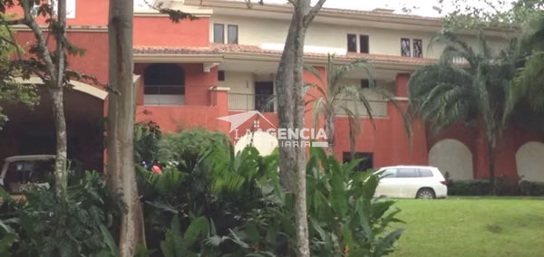 Clayton, Venta de Apartamento en Embassy Club de esquina, con amplia terraza