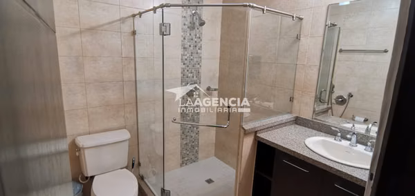 Albrook, Venta en Apartamento en Embassy Village en piso bajo, solo para inversion