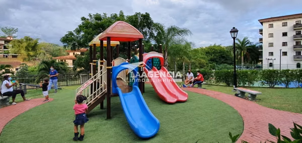 Albrook, Venta en Apartamento en Embassy Village en piso bajo, solo para inversion