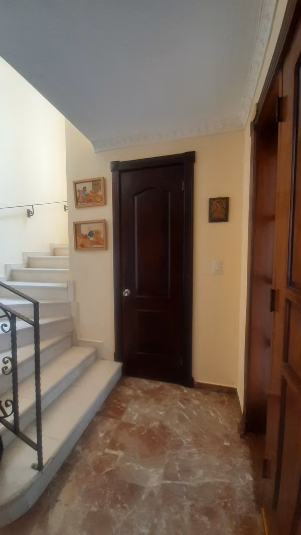Casa en Venta en Diablo con Buen Patio y Terraza.