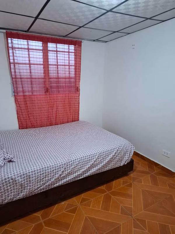 SE ALQUILA CUARTO EN LAS ACACIAS